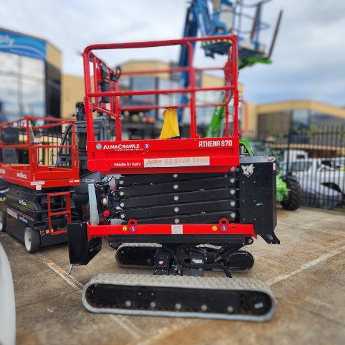 Tracked scissor lift